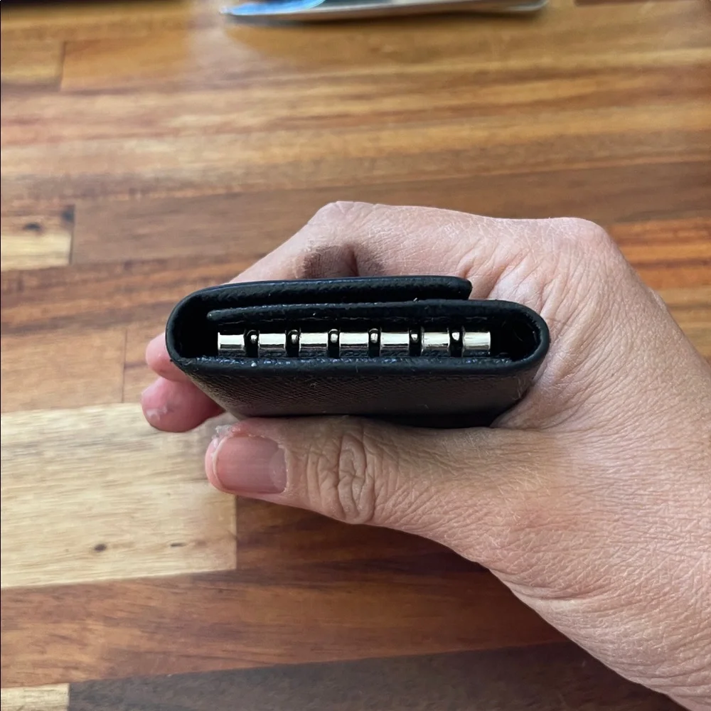 Prada Authentic Vintage Black Leather Saffiano 6 Key Holder Case. 23 - Picture 6 of 8